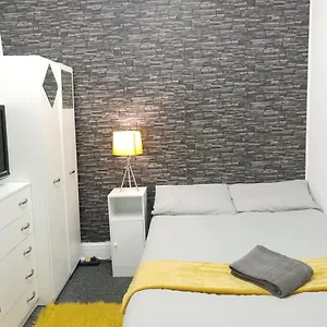 https://topaz-town-house-no-36.yorkshirehotels.net